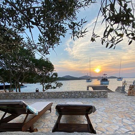 Beach House Danica - Resort & Tavern Bain, Free Transport, Pool, Island Of Zut - Kornati Pristanisce Exterior foto