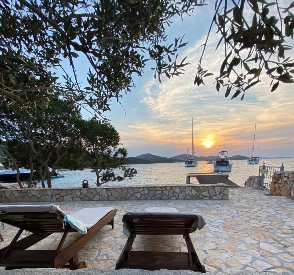 Beach House Danica - Resort & Tavern Bain, Free Transport, Pool, Island Of Zut - Kornati Pristanisce Exterior foto