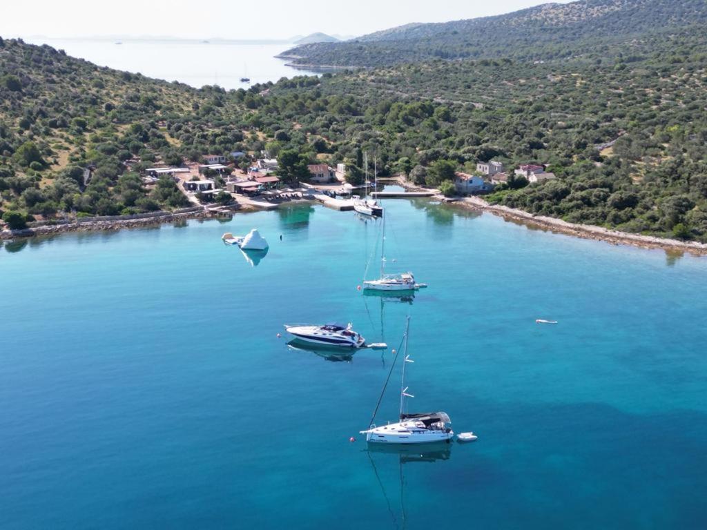 Beach House Danica - Resort & Tavern Bain, Free Transport, Pool, Island Of Zut - Kornati Pristanisce Exterior foto